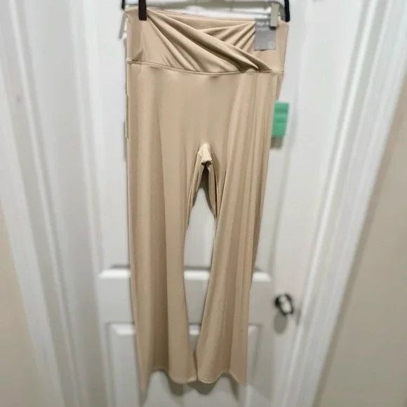 Forever 21 Active Leggings L Desert Sand
Beige NWT - Picture 10 of 11